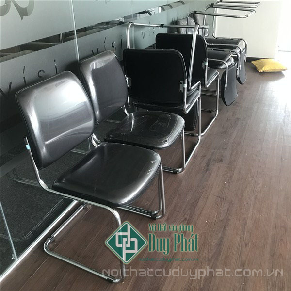 Ghế chân quỳ lưng da dành cho dịch vụ nội thất văn phòng Hải Dương kiểu dáng hiện đại, gọn nhẹ và chắc chắn
